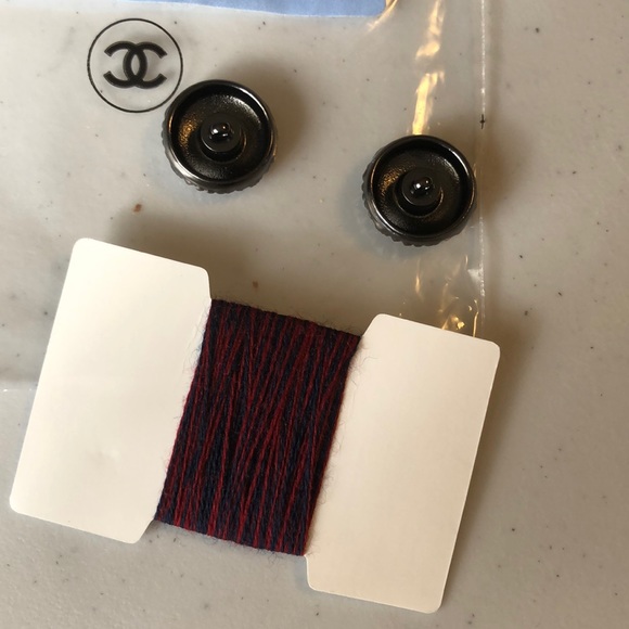 Chanel Buttons - Picture 4 of 7